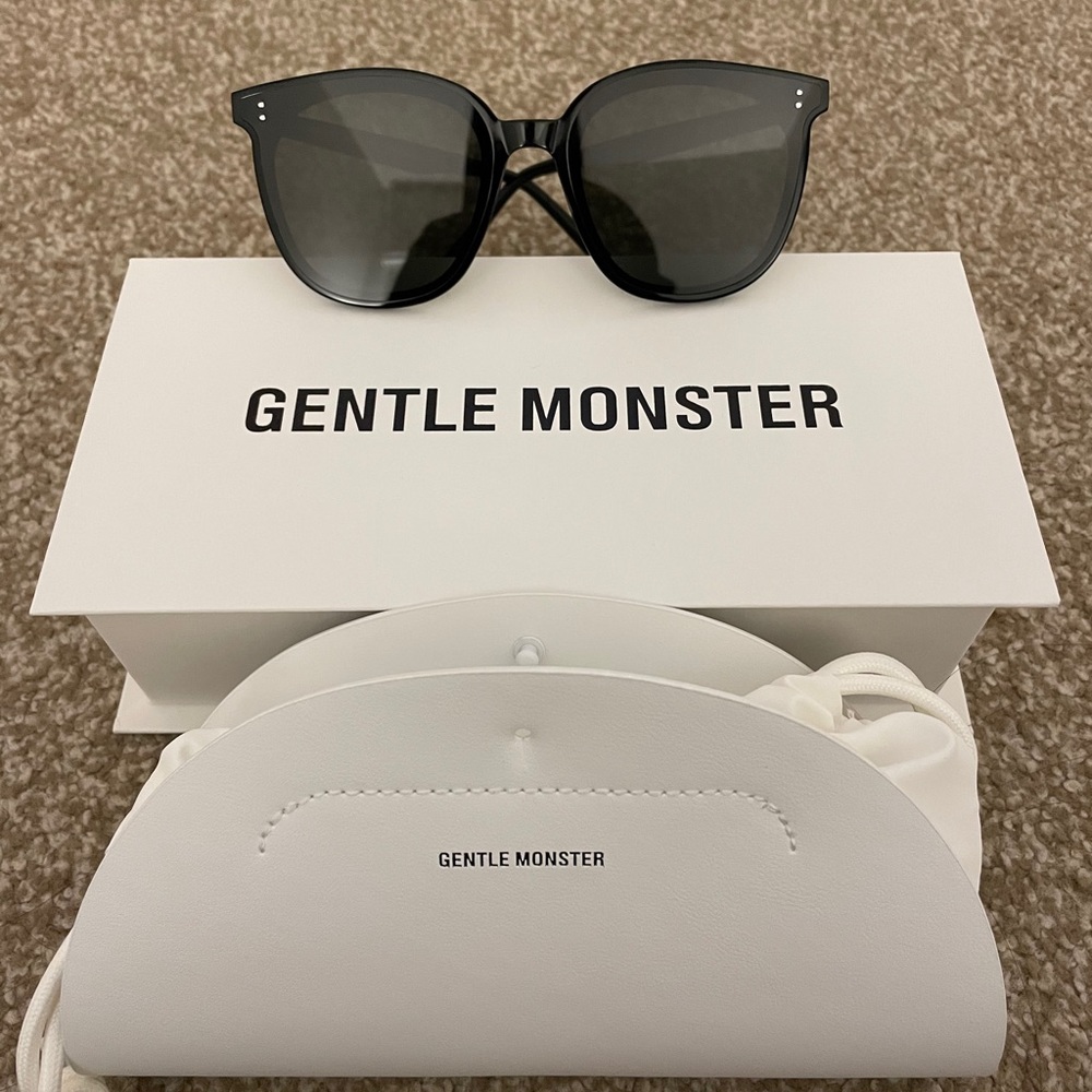 Gentle Monster My Ma 01 Sunglasses in Black